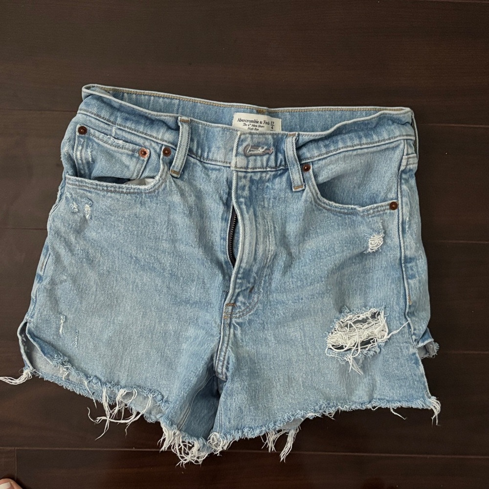 Abercrombie & Fitch 4” mom short high rise size 27 womens